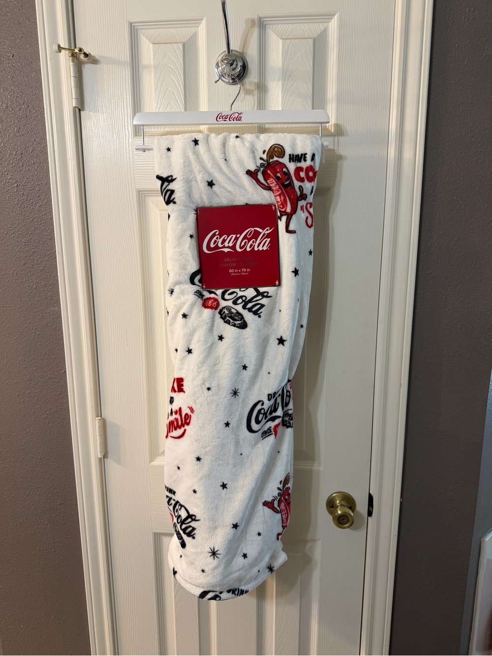 New Coca Cola Velvet Soft Throw Blanket 60 x 70 White Plush